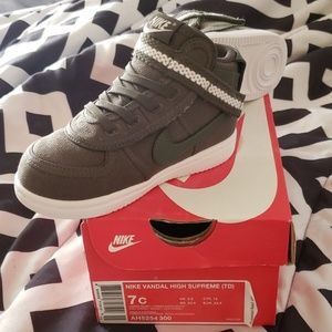 Brand new unisex kid Nike shoes